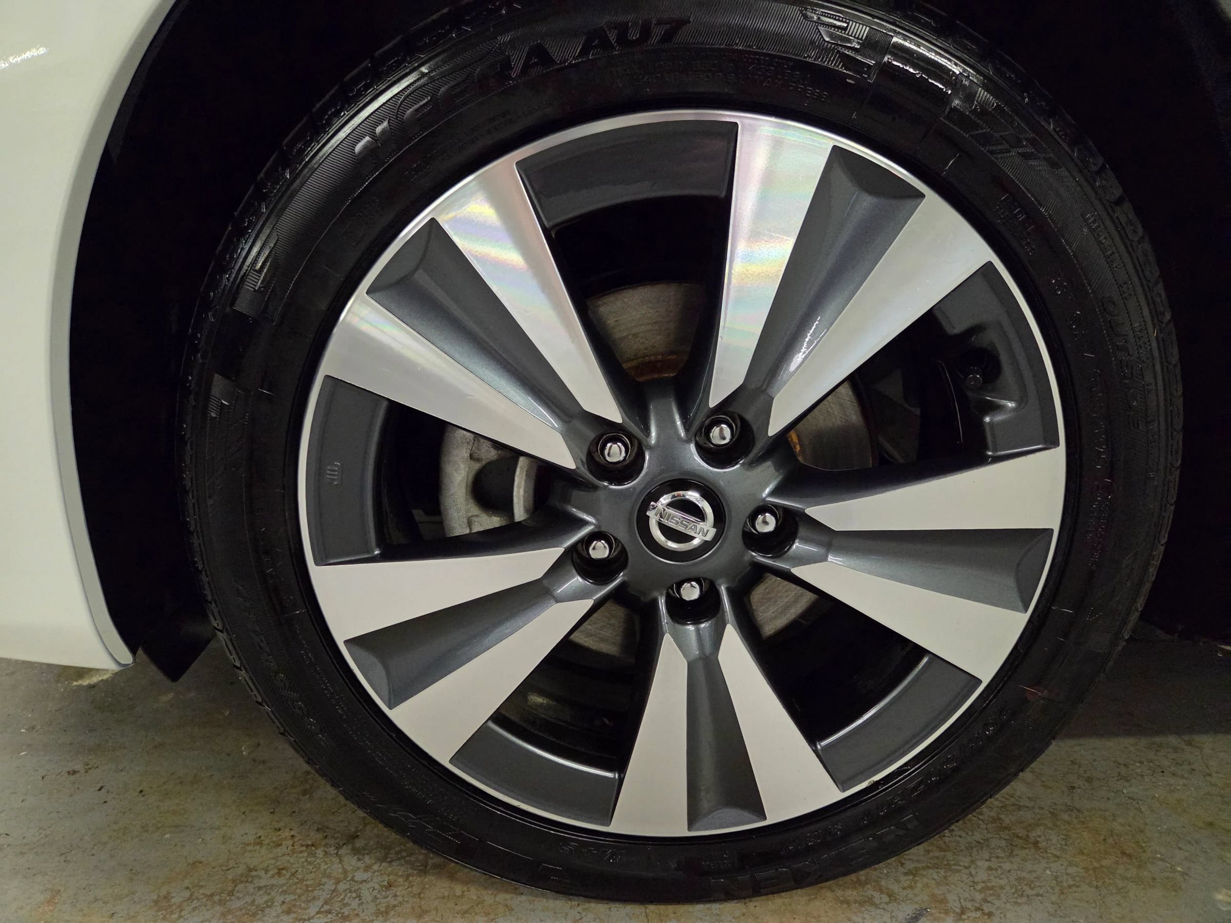 Used 2016 Nissan Sentra SL w/ Technology Package FWD image 13