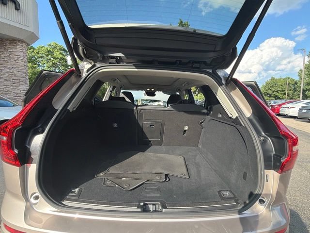 Used 2025 Volvo XC60 B5 Plus AWD/4WD image 11