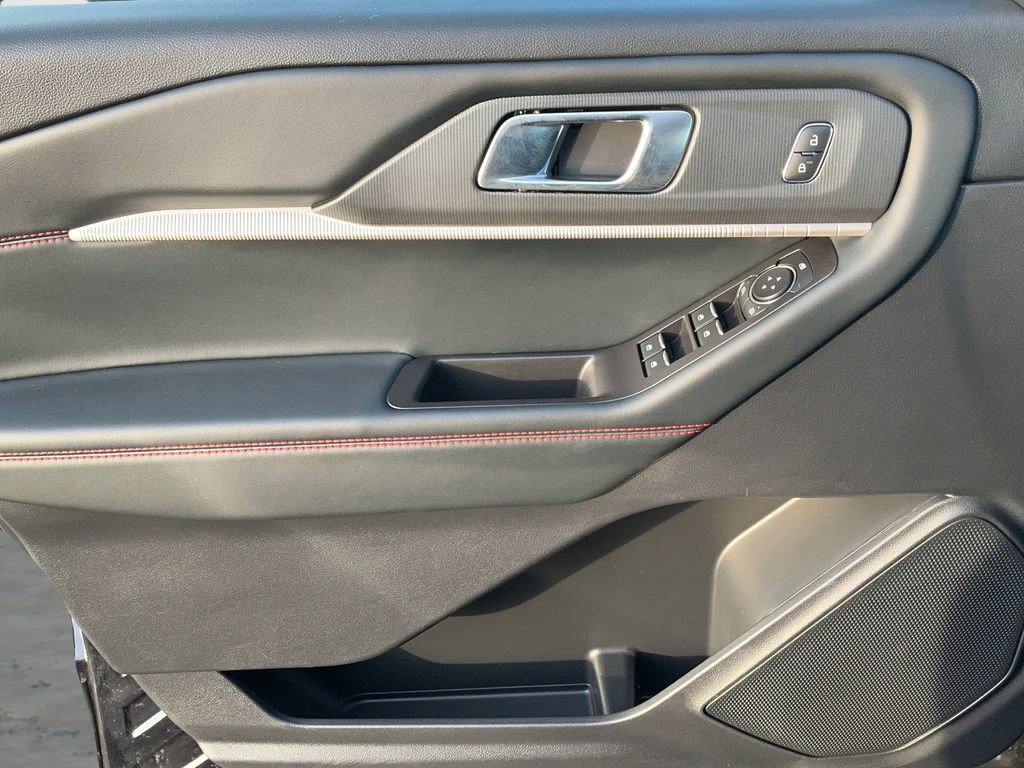 Used 2025 Ford Explorer ST-Line image 13