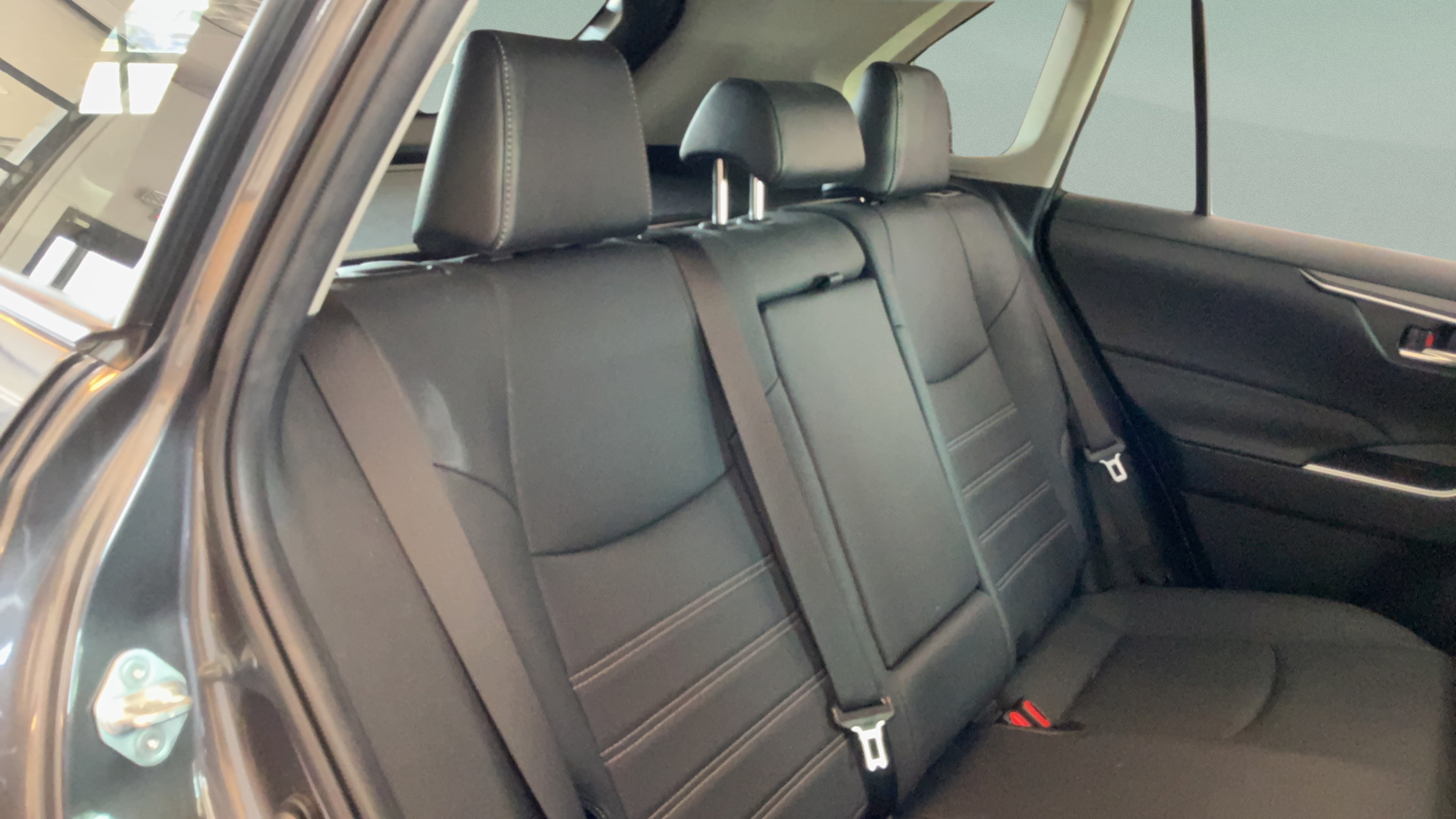 Certified 2021 Toyota RAV4 XLE Premium AWD/4WD image 35