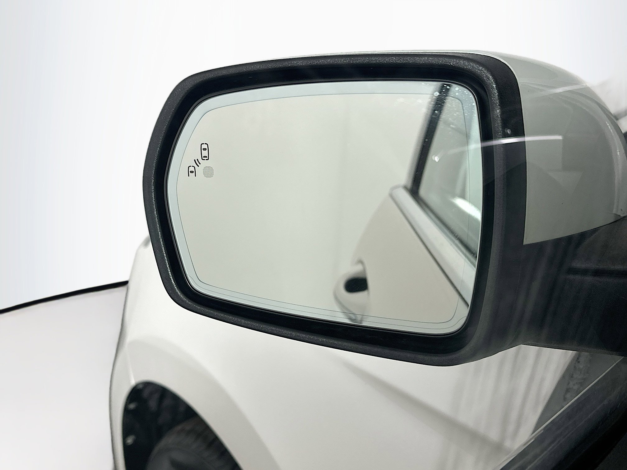 Used 2017 Ford Edge Titanium w/ Equipment Group 301A FWD image 16