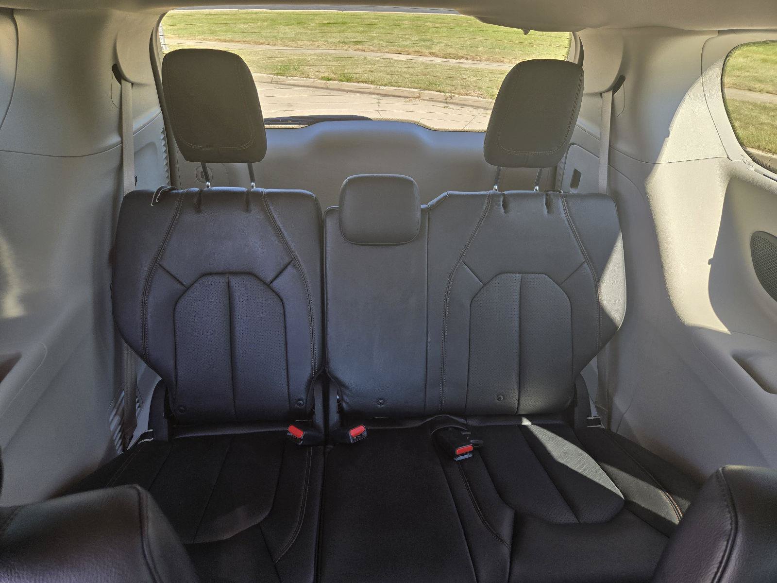 Used 2019 Chrysler Pacifica Touring-L Plus w/ Tire & Wheel Group FWD image 29