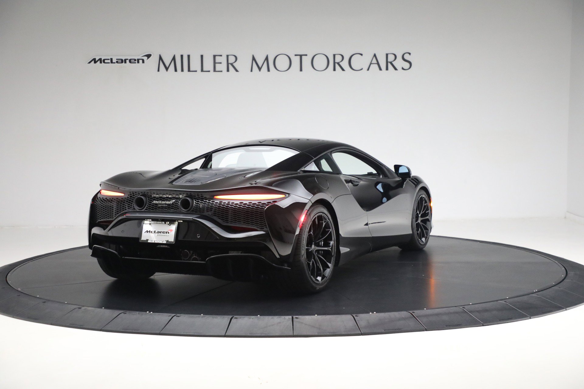 Used 2025 McLaren Artura image 7
