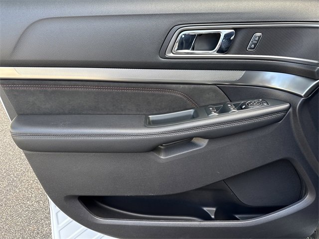 Used 2019 Ford Explorer XLT w/ Equipment Group 202A image 18