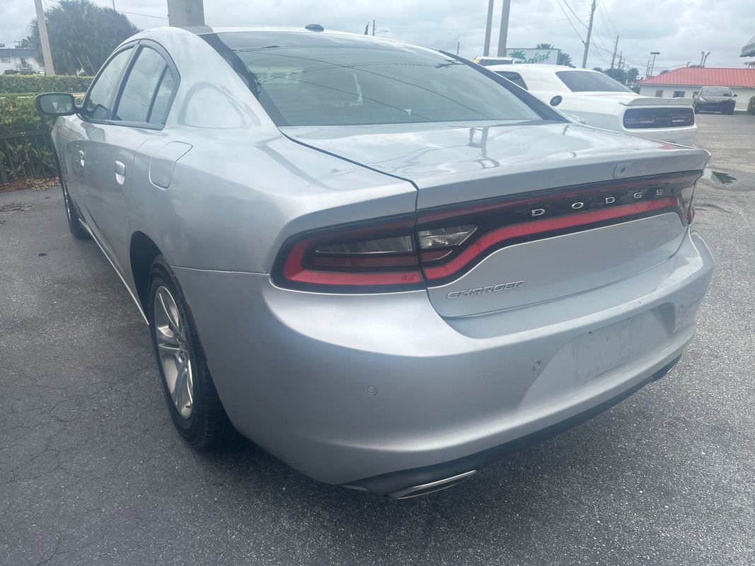 Used 2021 Dodge Charger SXT w/ Leather Interior Group image 4