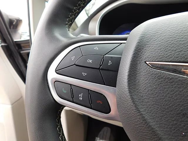 Used 2023 Chrysler Voyager LX image 20