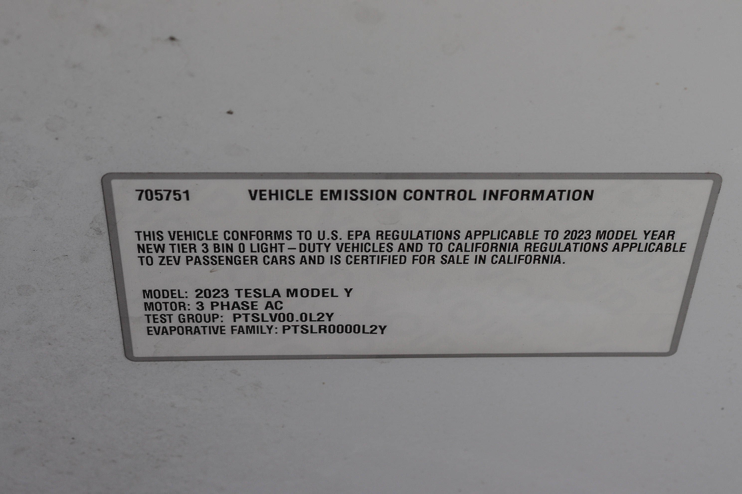 Used 2023 Tesla Model Y Performance AWD/4WD image 28