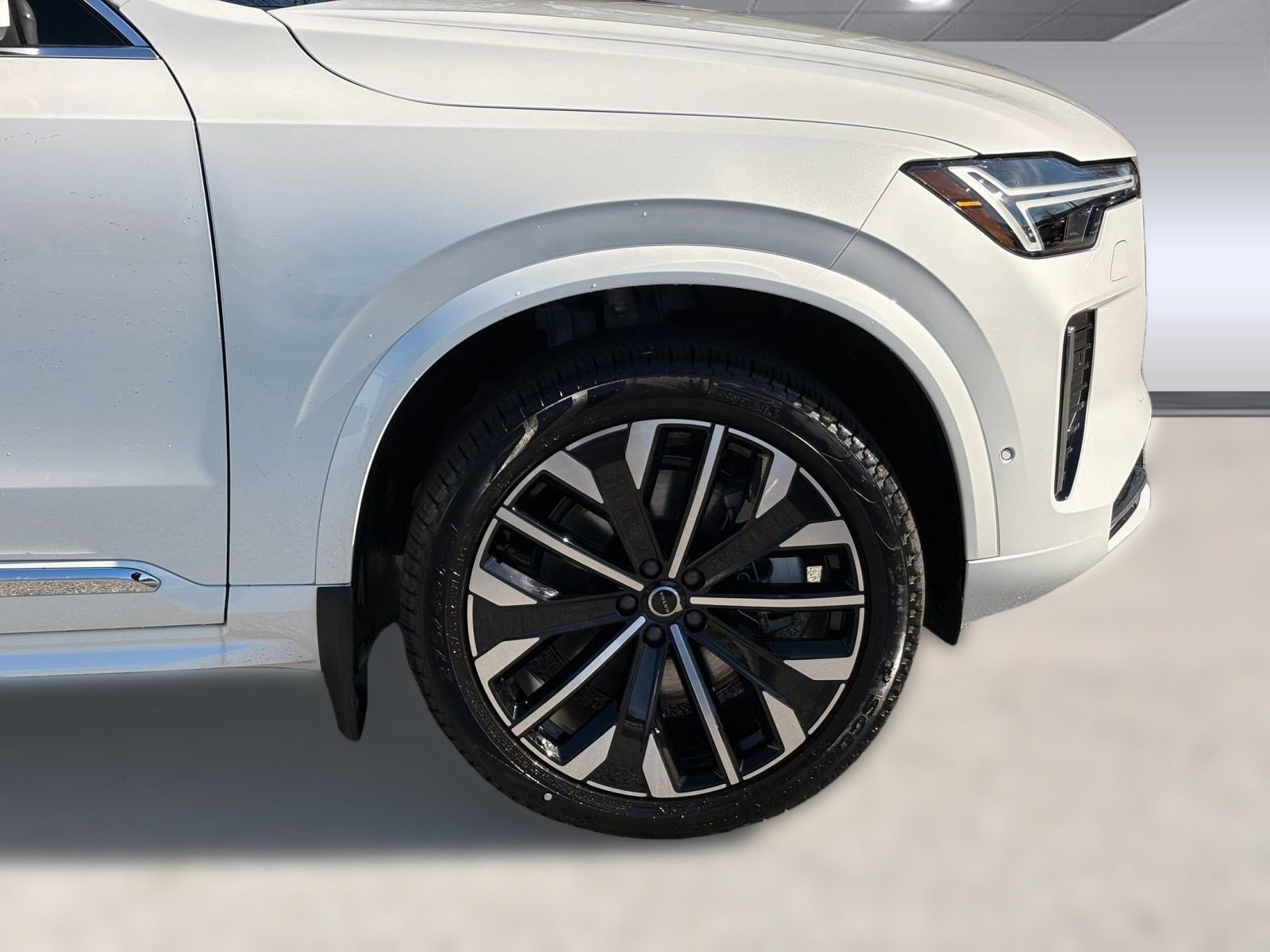 New 2026 Volvo XC90 T8 Plus w/ Protection Package image 11