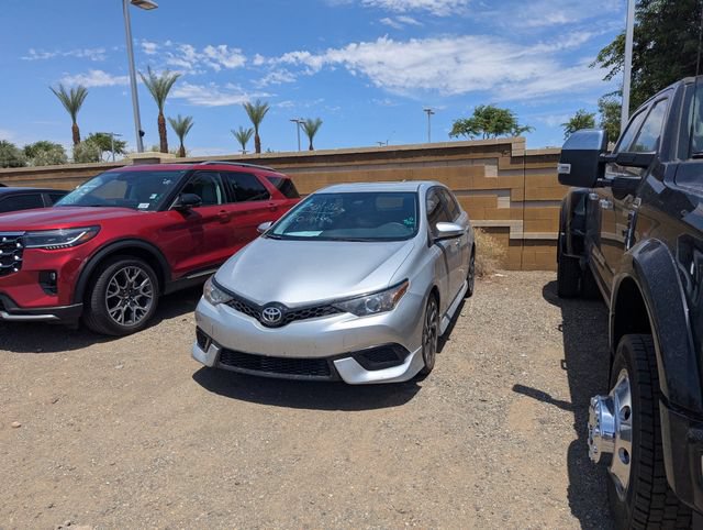 Used 2018 Toyota Corolla iM w/ Carpet Mat Package (TMS) FWD image 2