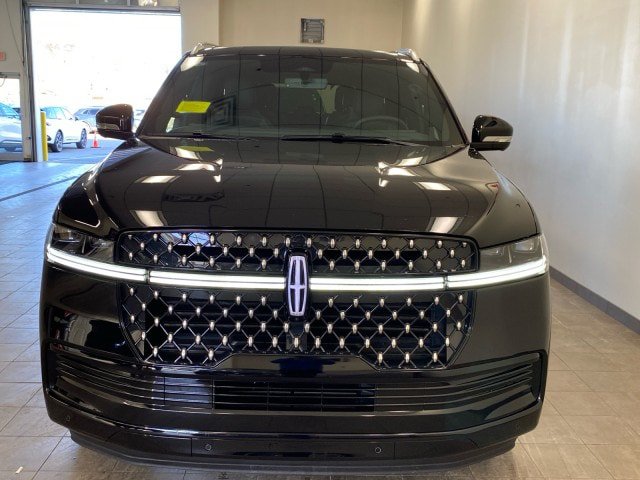 New 2025 Lincoln Navigator Black Label AWD/4WD image 3