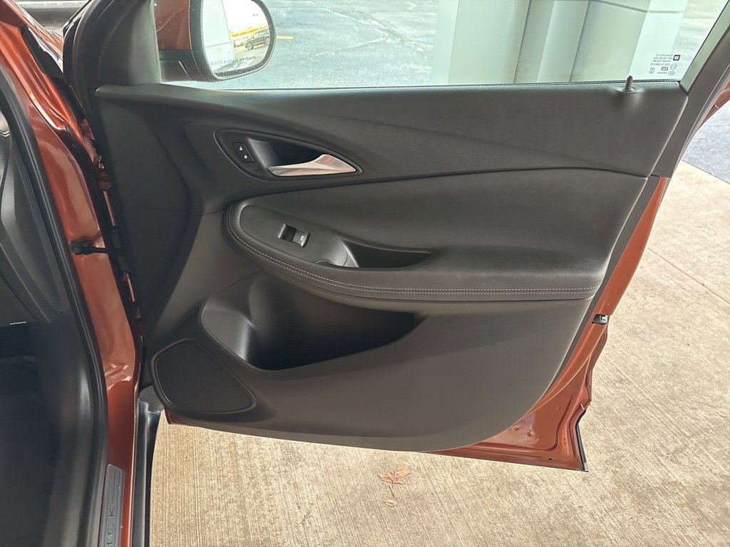 Used 2020 Buick Encore GX Essence image 25