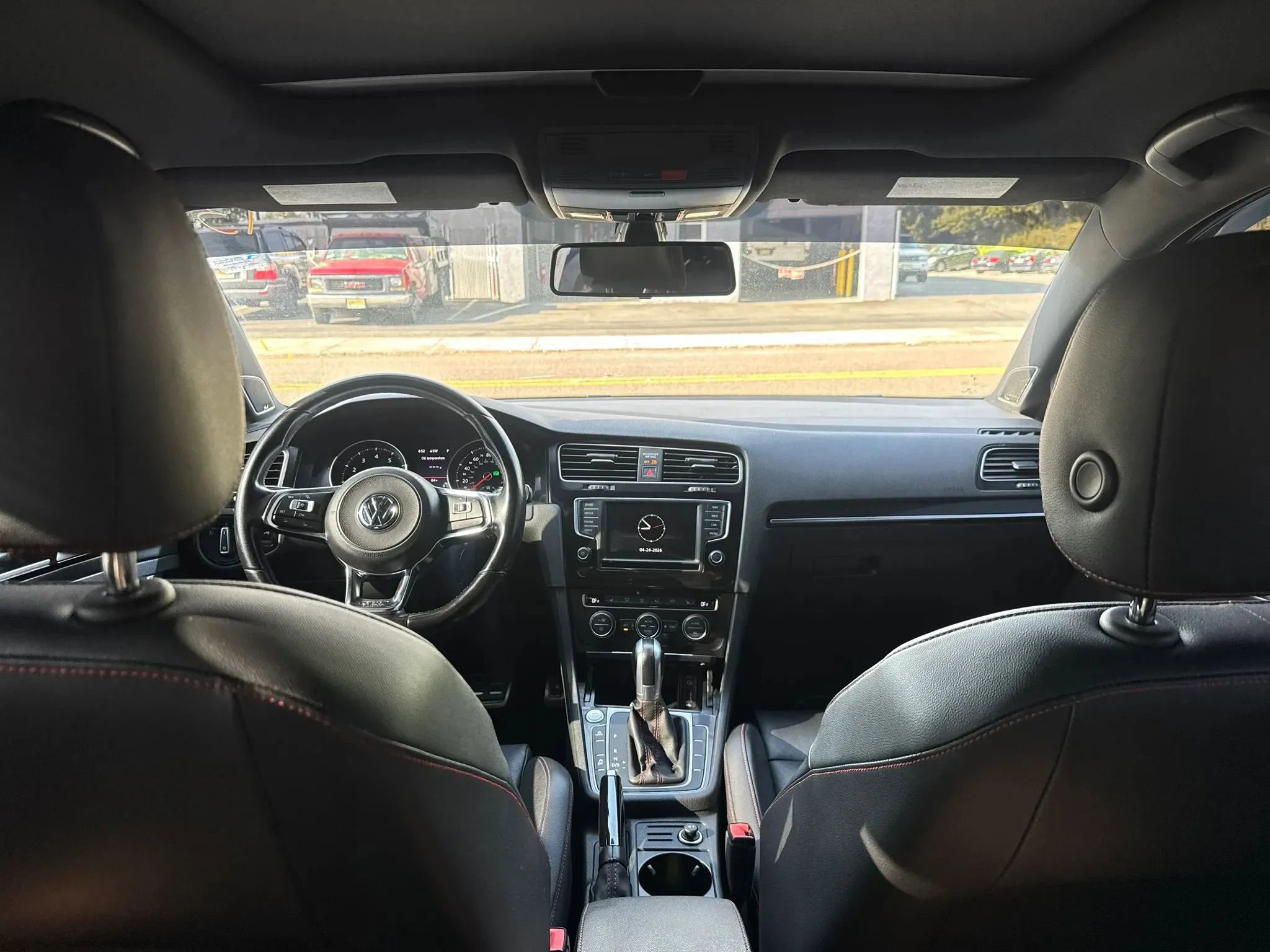 Used 2017 Volkswagen GTI SE FWD image 23