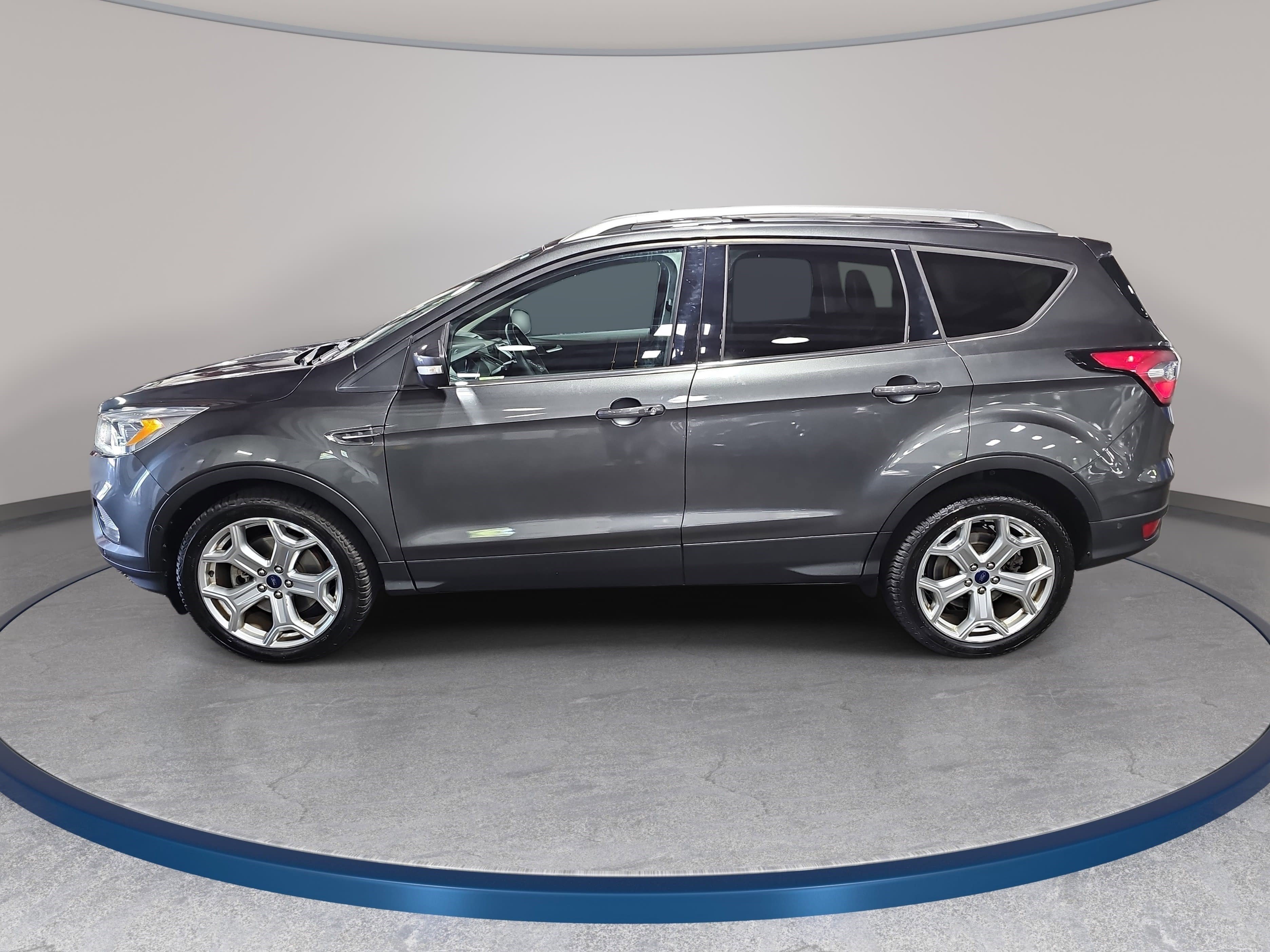 Used 2018 Ford Escape Titanium w/ Ford Safe & Smart Package AWD/4WD image 8
