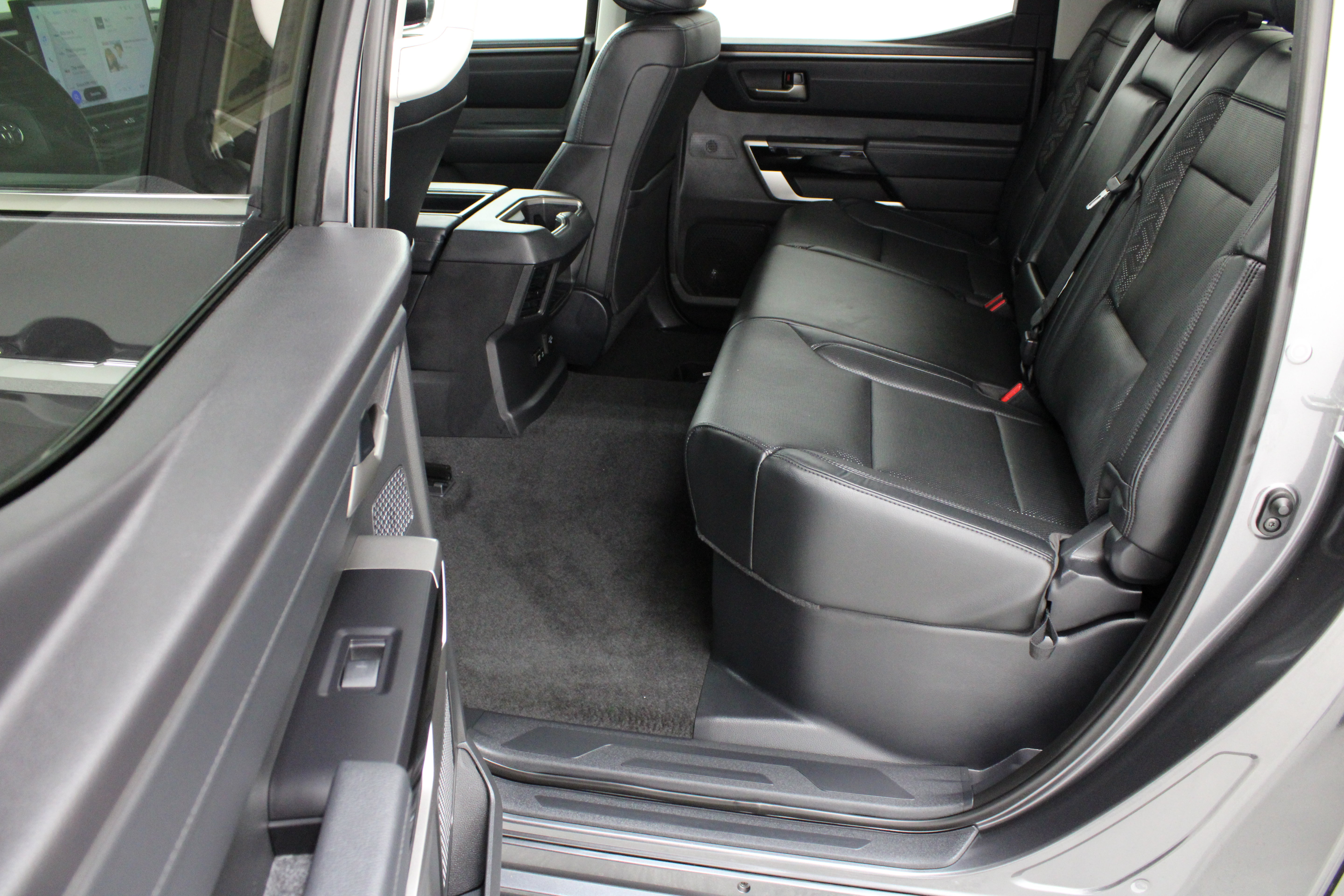 Used 2024 Toyota Tundra Limited w/ Power Package AWD/4WD image 31