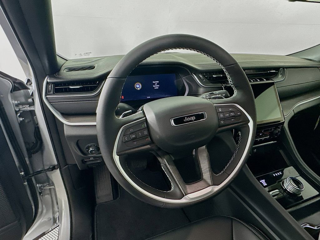 New 2025 Jeep Grand Cherokee L Limited w/ Black Appearance Package image 16