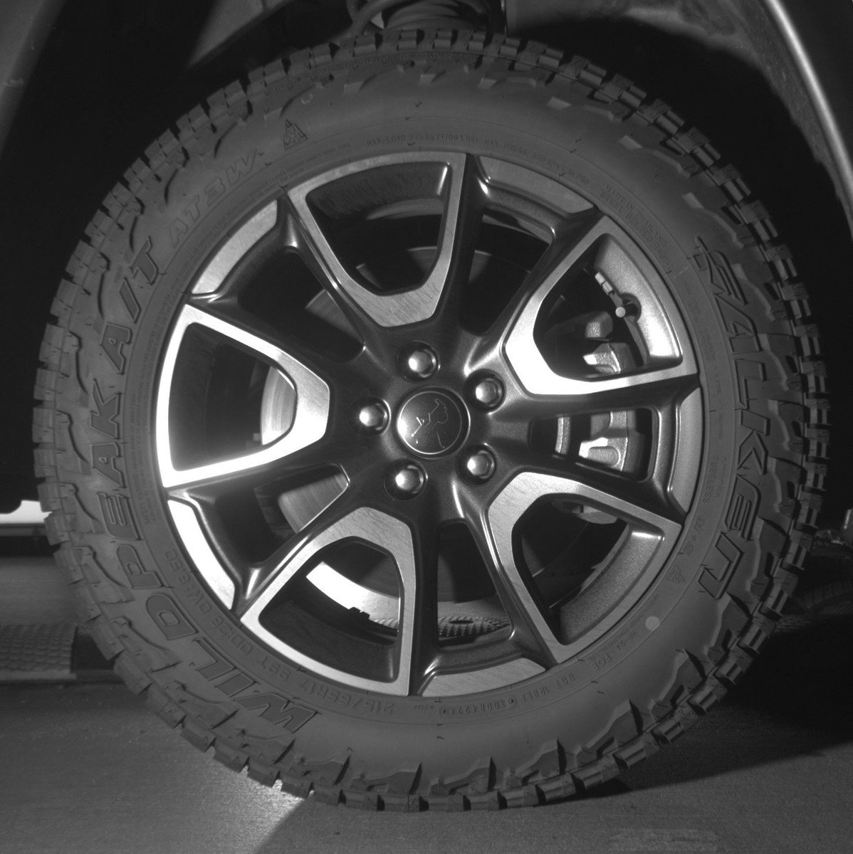 Used 2025 Jeep Compass Trailhawk image 13