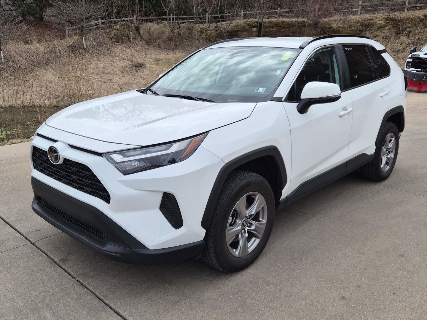 Used 2025 Toyota RAV4 XLE image 5