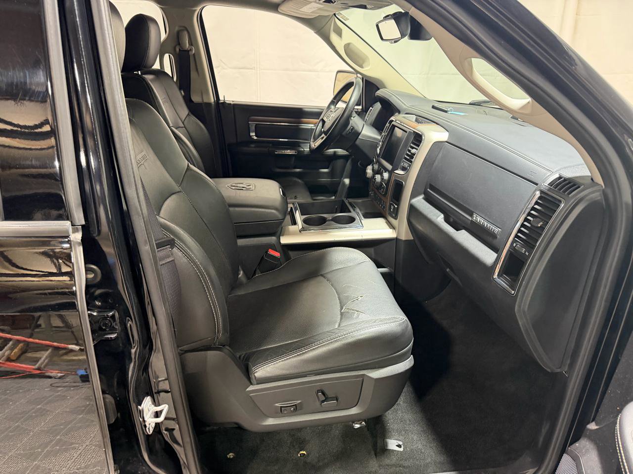 Used 2015 RAM 1500 Laramie w/ Convenience Group AWD/4WD image 11