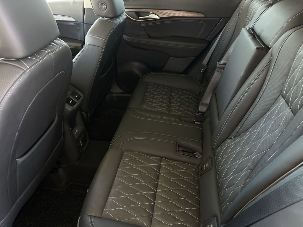 Used 2022 Buick Envision Avenir w/ Technology Package II AWD/4WD image 25