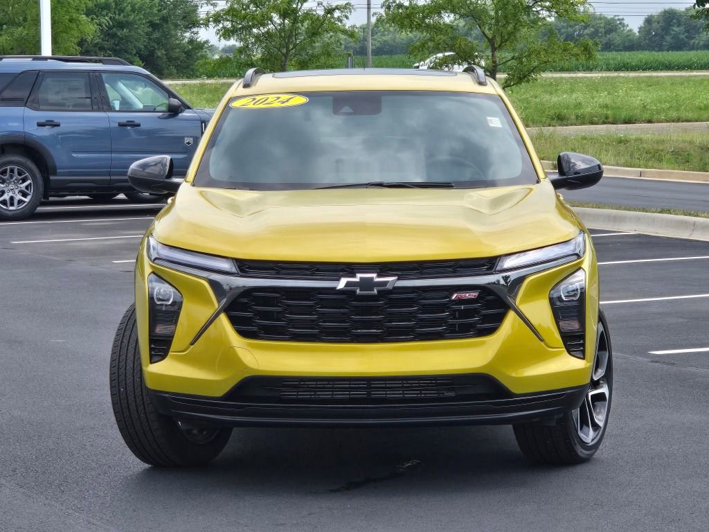 Used 2024 Chevrolet Trax RS w/ Sunroof Package image 2