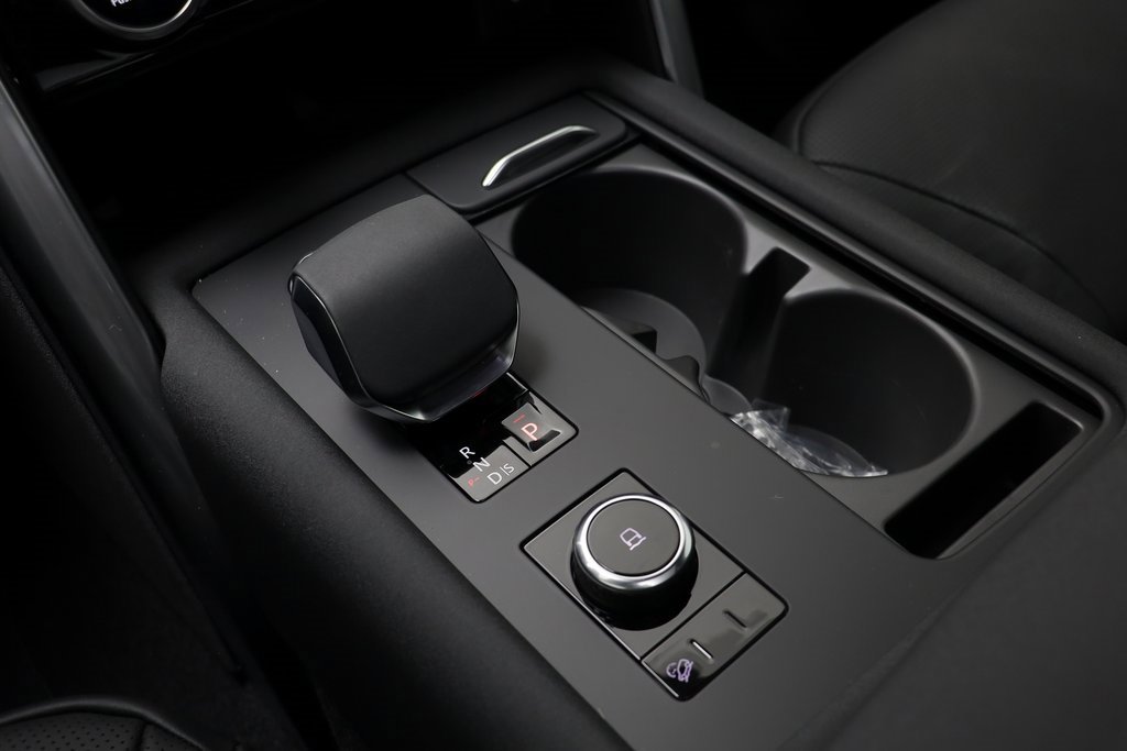 New 2025 Land Rover Discovery Dynamic SE image 14