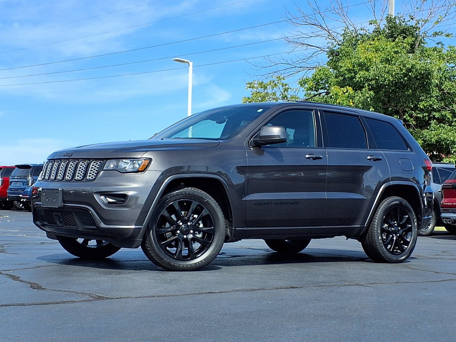 Used 2020 Jeep Grand Cherokee Altitude AWD/4WD image 2