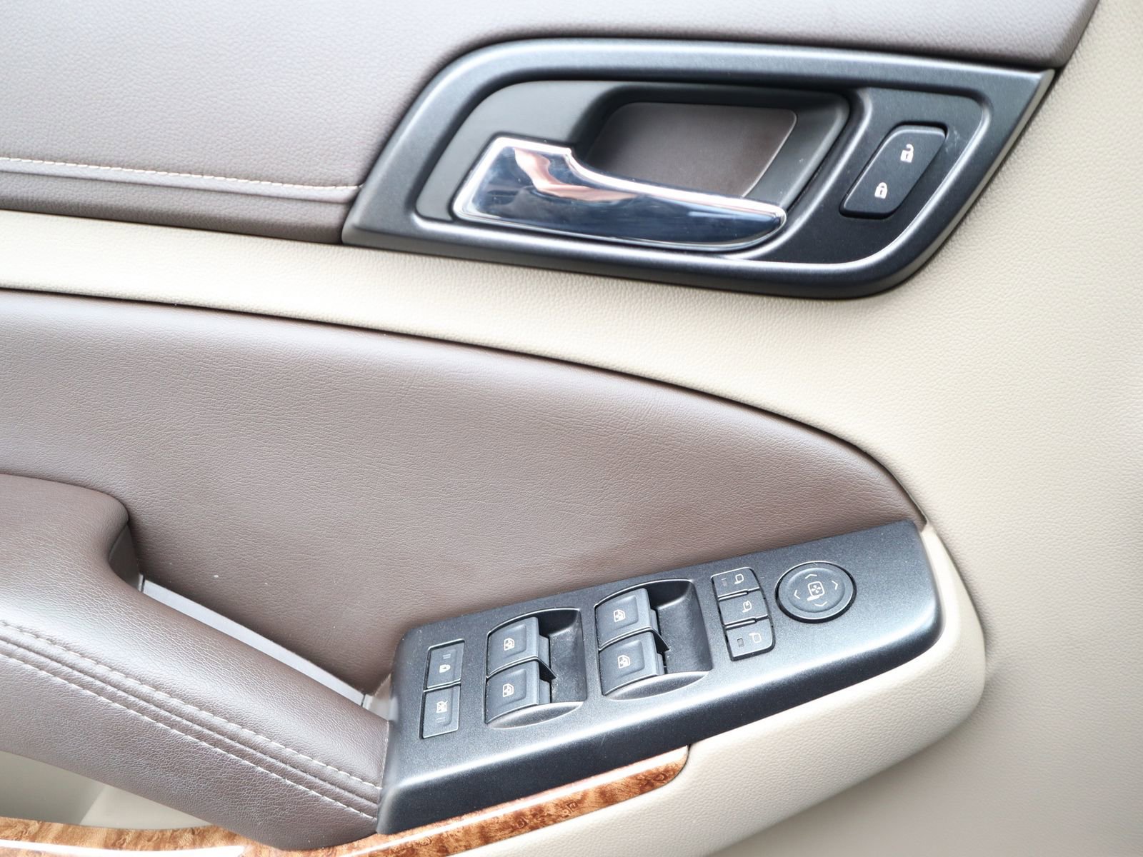 Used 2019 Chevrolet Suburban Premier AWD/4WD image 35