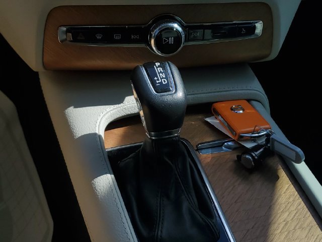 Used 2021 Volvo XC90 T5 Momentum w/ Climate Package FWD image 33