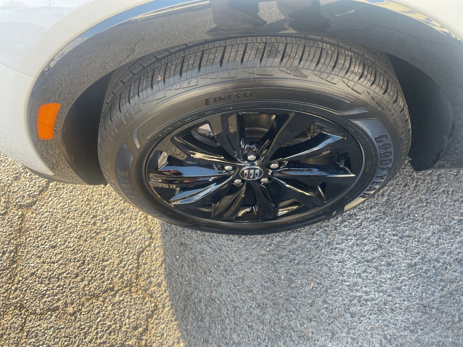 Used 2025 Buick Envista Sport Touring image 29