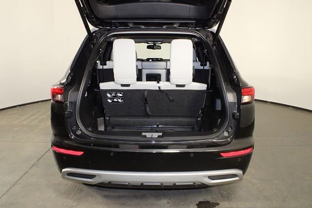 Used 2024 Mitsubishi Outlander SEL image 12