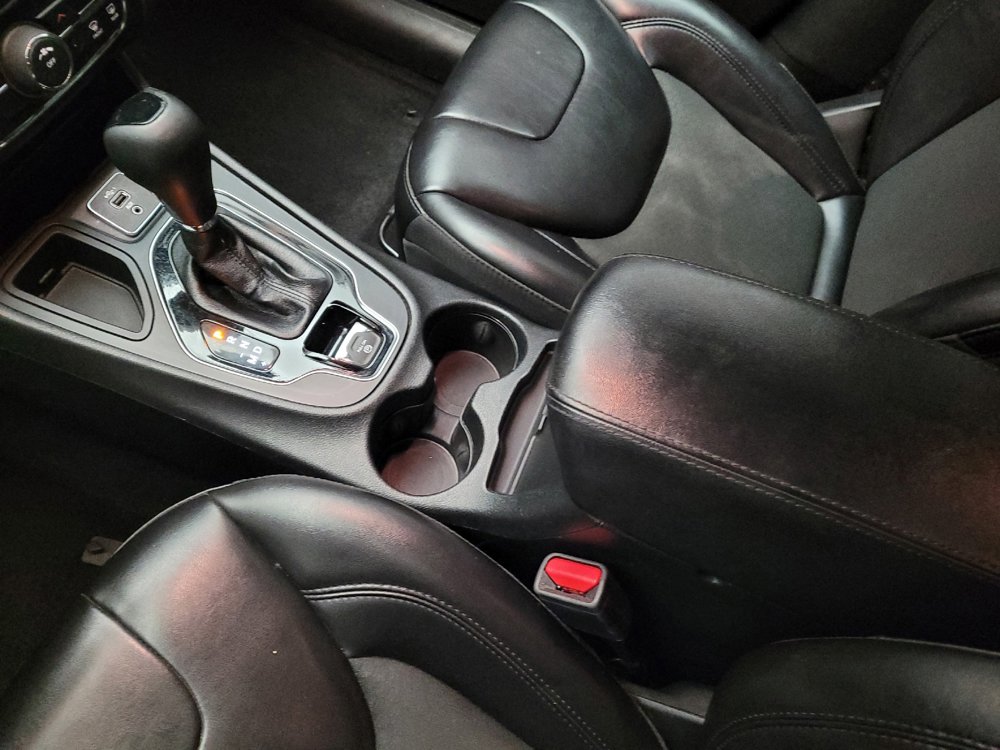 Used 2021 Jeep Cherokee Latitude Plus FWD image 26