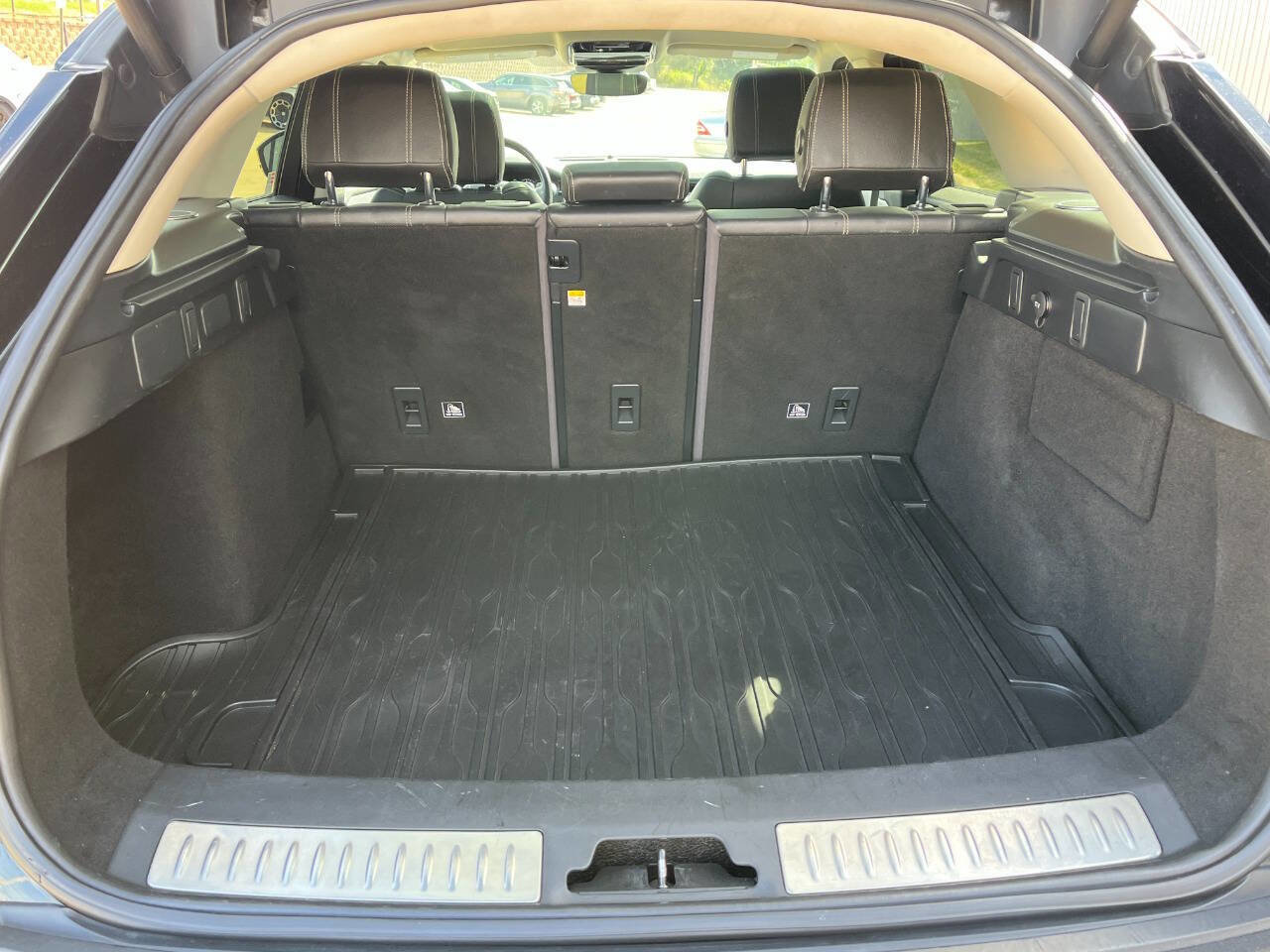 Used 2018 Land Rover Range Rover Velar S image 17