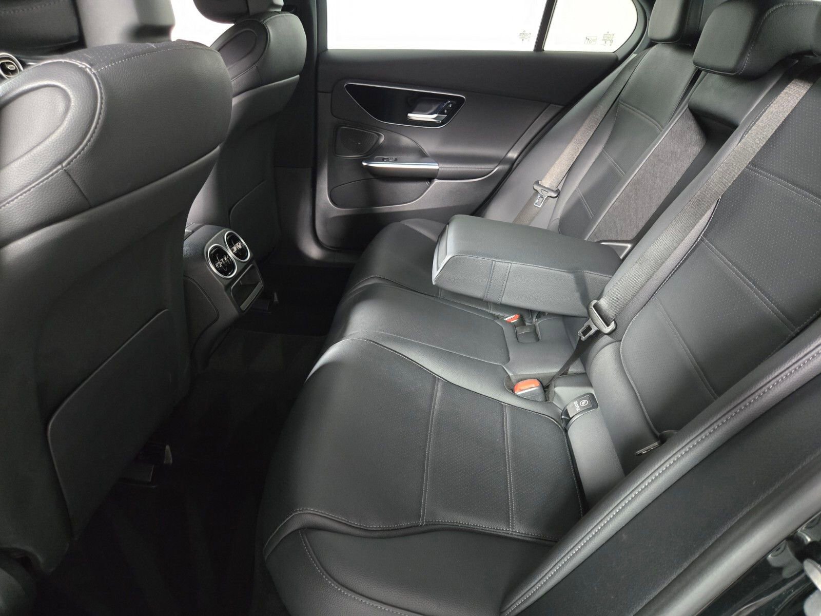 Used 2025 Mercedes-Benz C 300 Sedan image 12