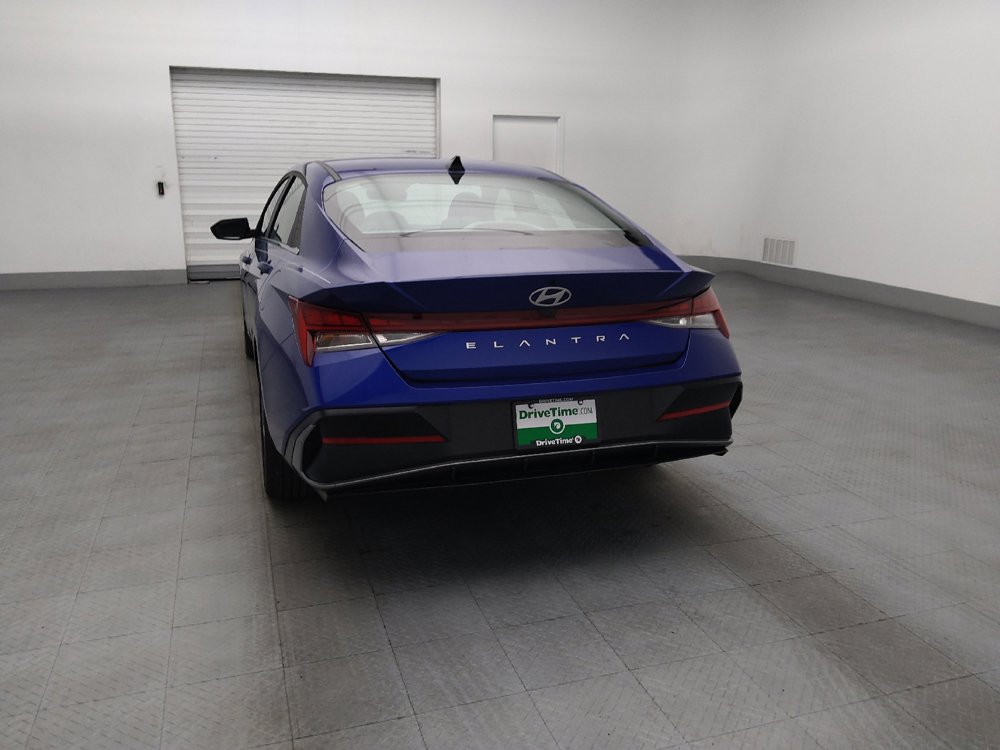 Used 2025 Hyundai Elantra SEL FWD image 6