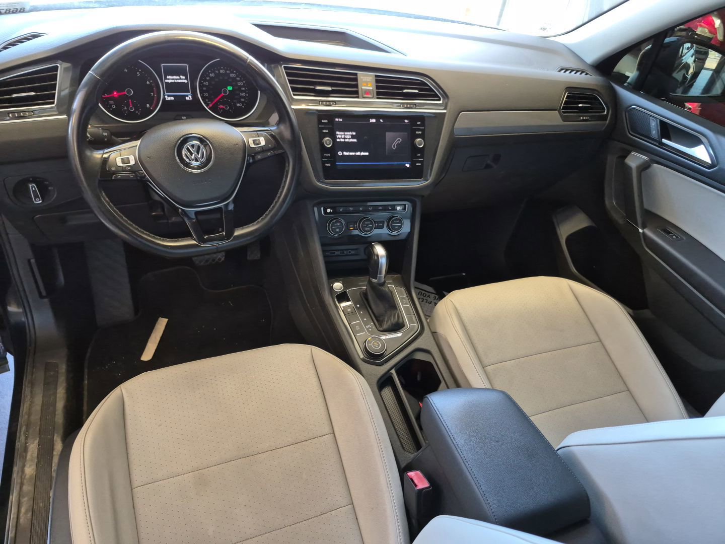 Used 2018 Volkswagen Tiguan SE w/ 3rd Row Seat Package image 13