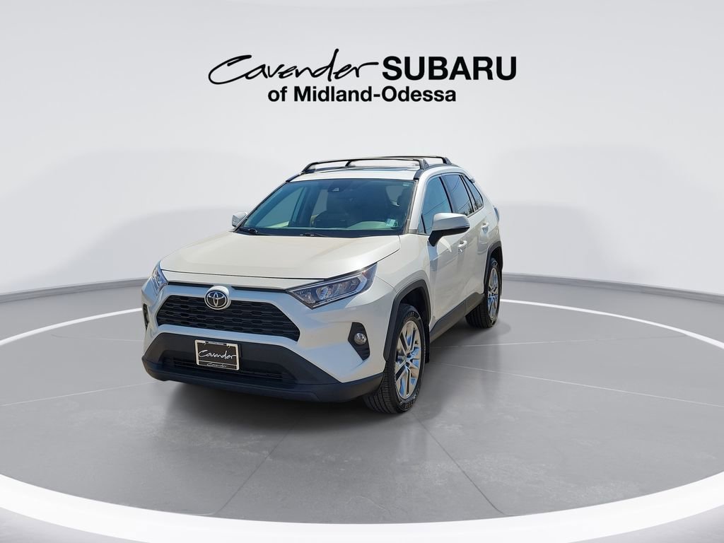 Used 2021 Toyota RAV4 XLE Premium image 4