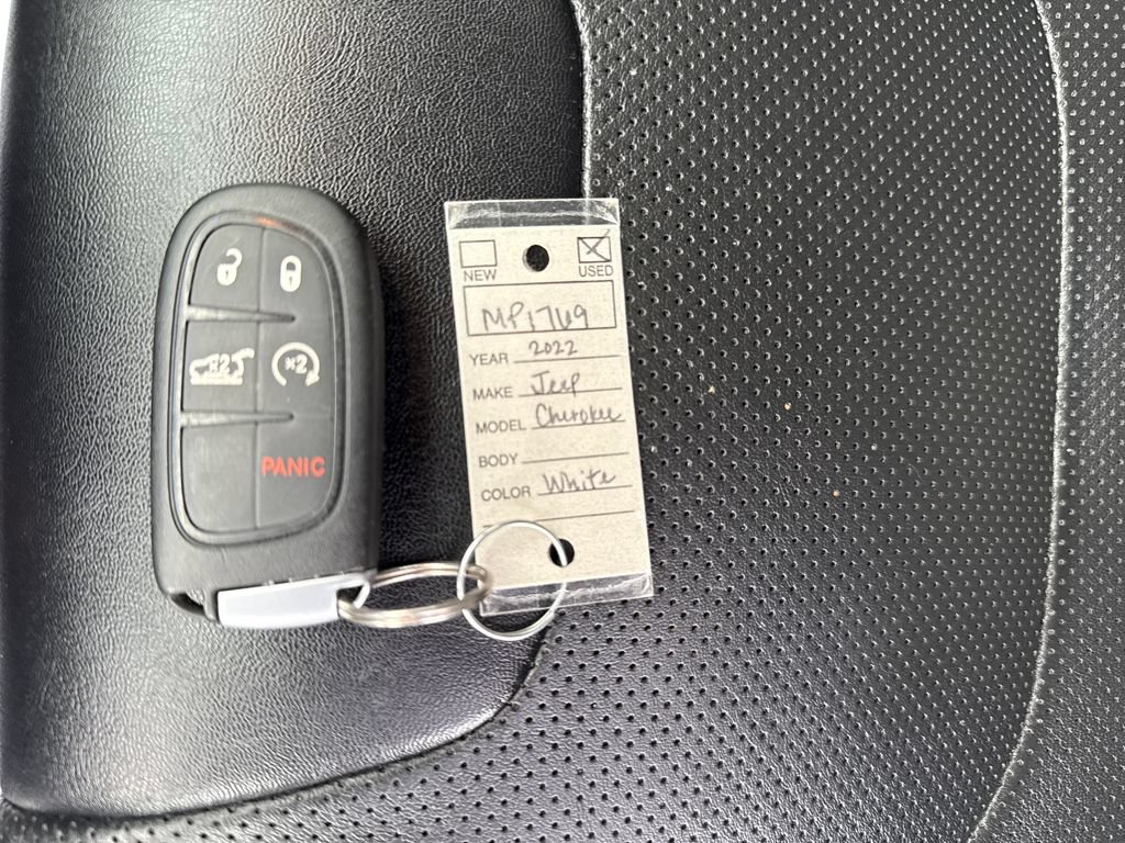 Used 2022 Jeep Cherokee Latitude Lux FWD image 29