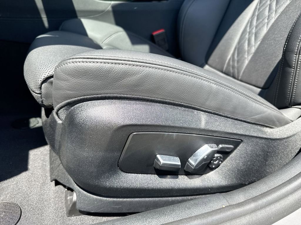 Used 2022 BMW 530e xDrive w/ Premium Package AWD/4WD image 12