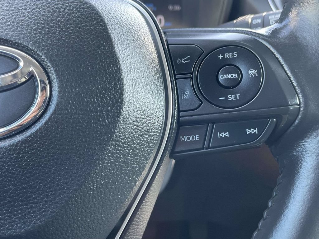 Used 2022 Toyota Corolla Cross LE AWD/4WD image 29
