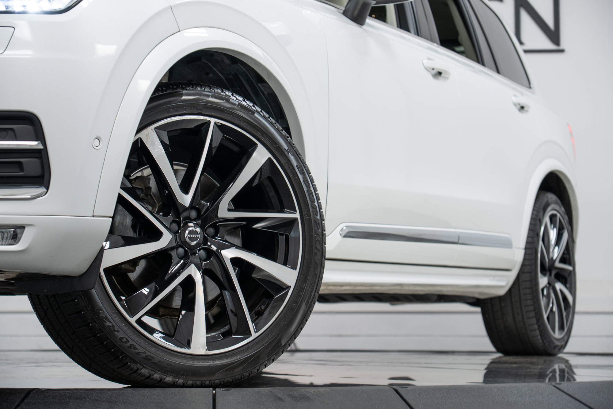 Certified 2023 Volvo XC90 B6 Plus w/ Protection Package Premier AWD/4WD image 28
