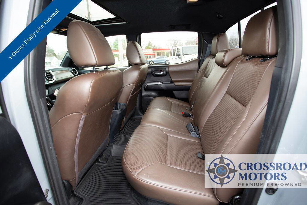 Used 2019 Toyota Tacoma Limited image 20