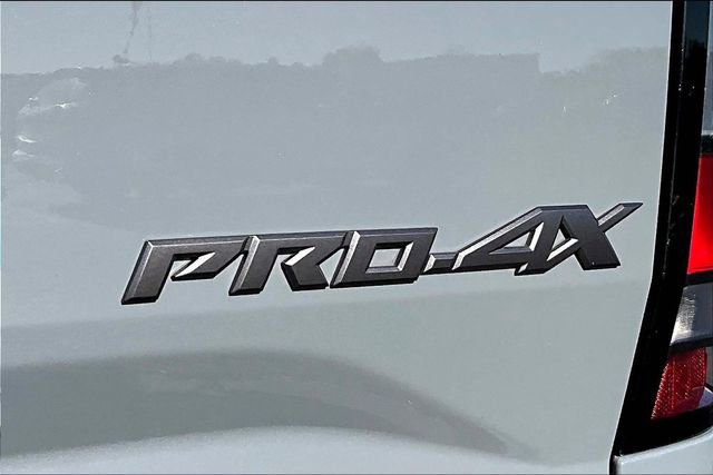 Used 2022 Nissan Frontier PRO-4X AWD/4WD image 25