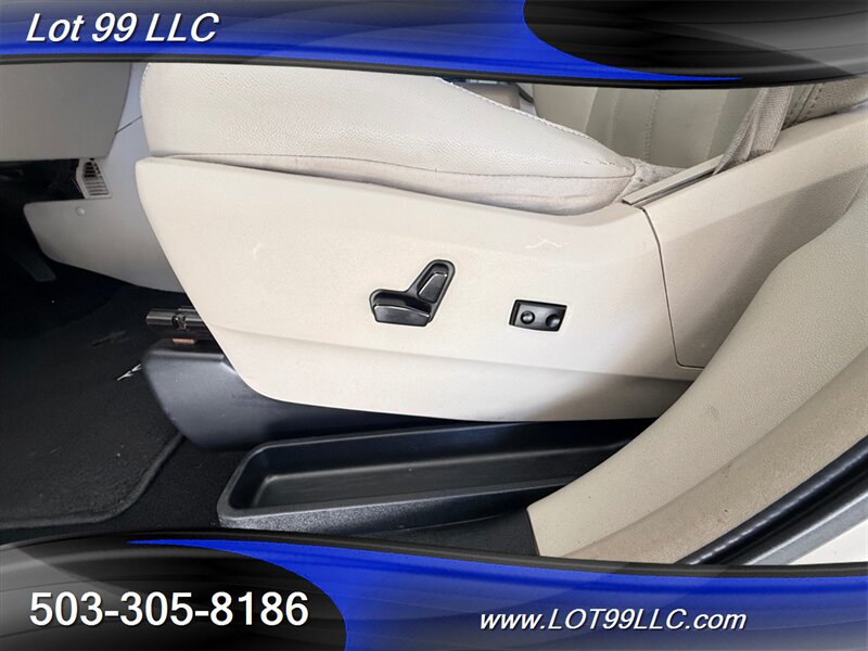Used 2013 Chrysler Town & Country Touring FWD image 35