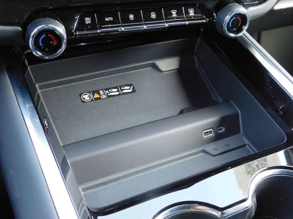 Used 2025 Chevrolet Suburban Premier image 46