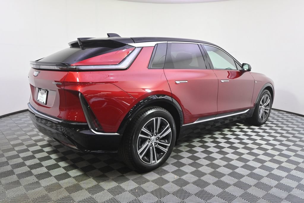 New 2026 Cadillac Lyriq Luxury w/ LPO, Floor Liner Package AWD/4WD image 7