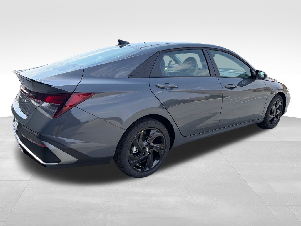 New 2026 Hyundai Elantra SEL Sport FWD image 7