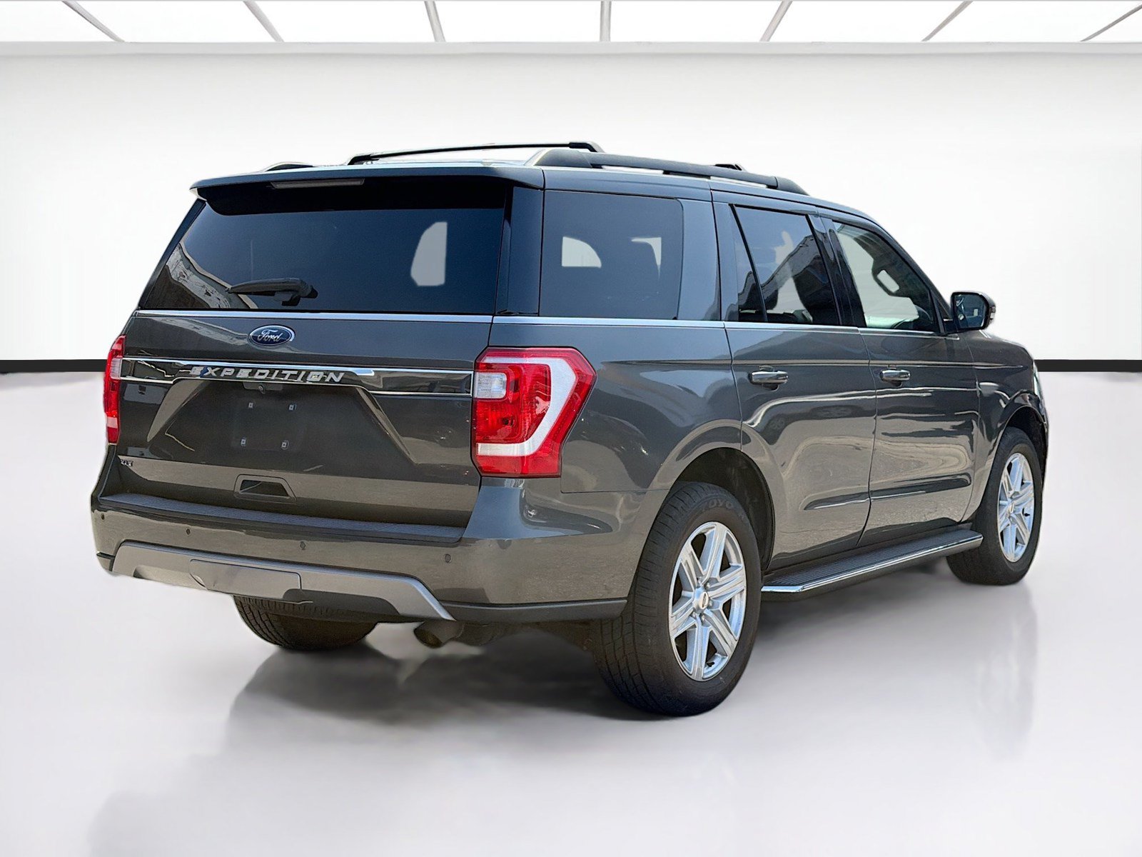 Used 2020 Ford Expedition XLT w/ Equipment Group 202A RWD image 4