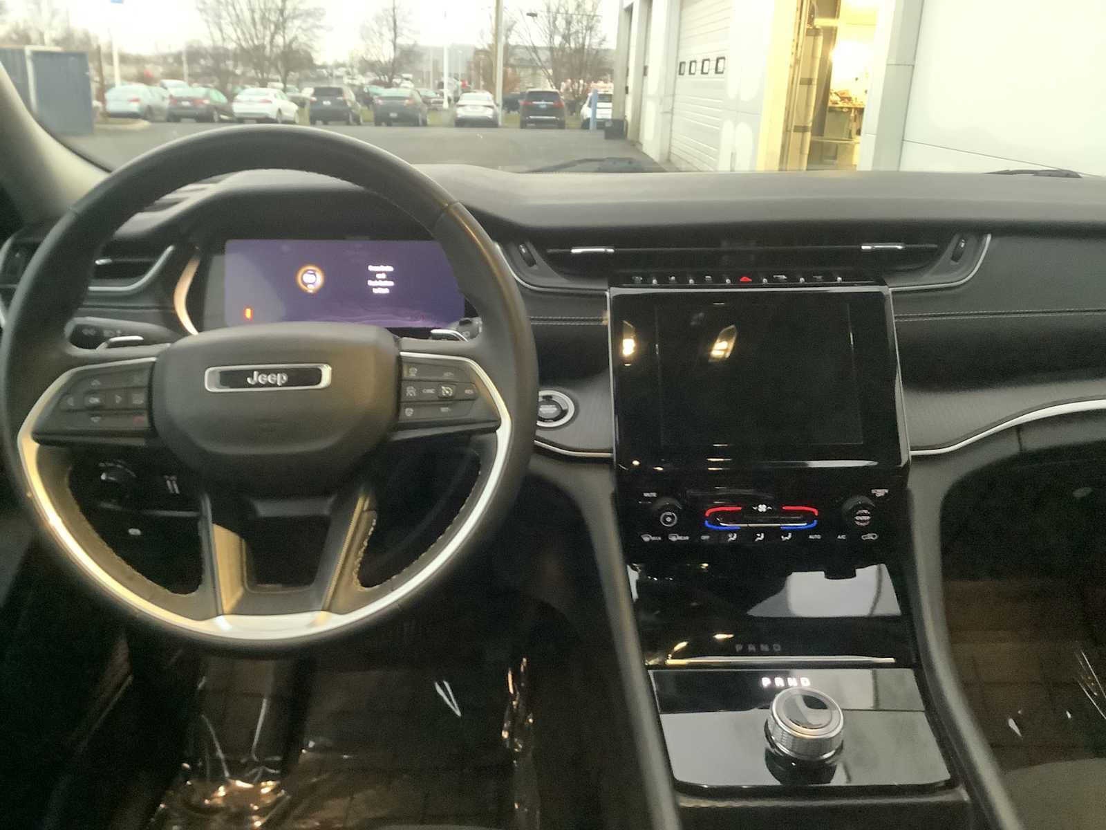 Used 2023 Jeep Grand Cherokee L Laredo image 10