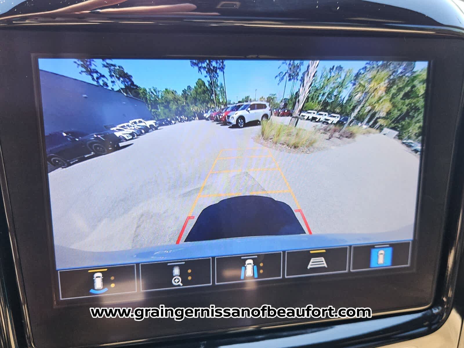 Used 2023 Chevrolet Traverse Premier FWD image 9