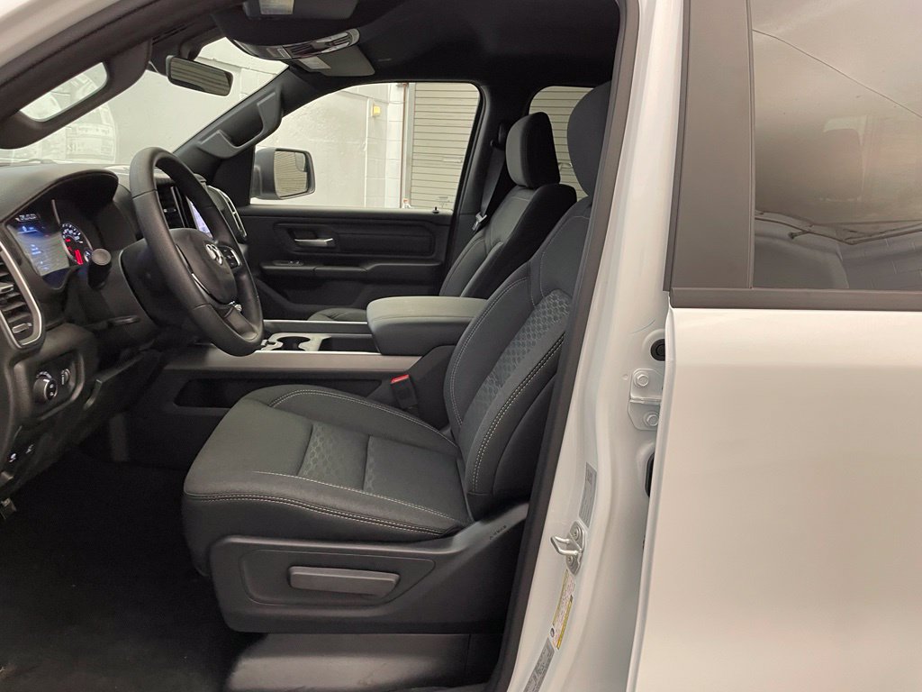 New 2026 RAM 1500 Express AWD/4WD image 16